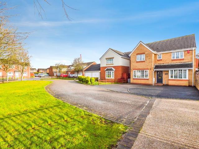 4 bedroom detached house for sale