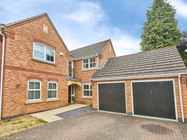 4 bedroom detached house for sale