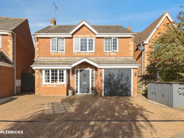 4 bedroom detached house for sale