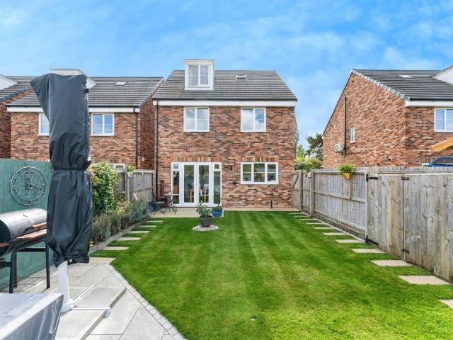 4 bedroom detached house for sale