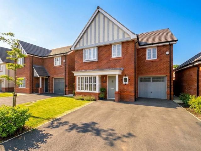 4 bedroom detached house for sale