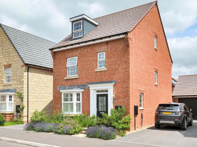 4 bedroom detached house for sale