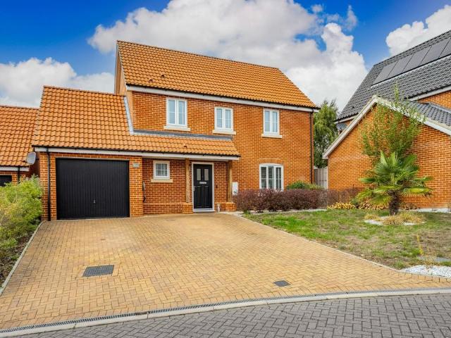 4 bedroom detached house for sale