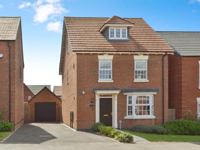 4 bedroom detached house for sale