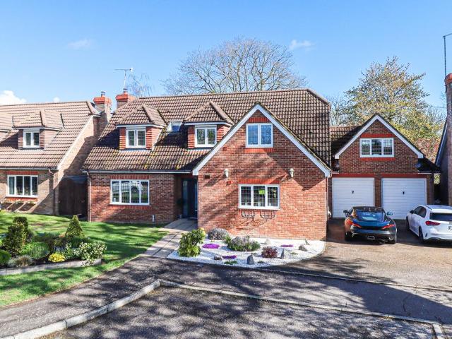 4 bedroom detached house for sale