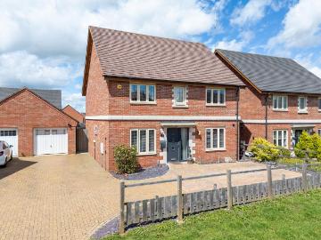 4 bedroom detached house for sale