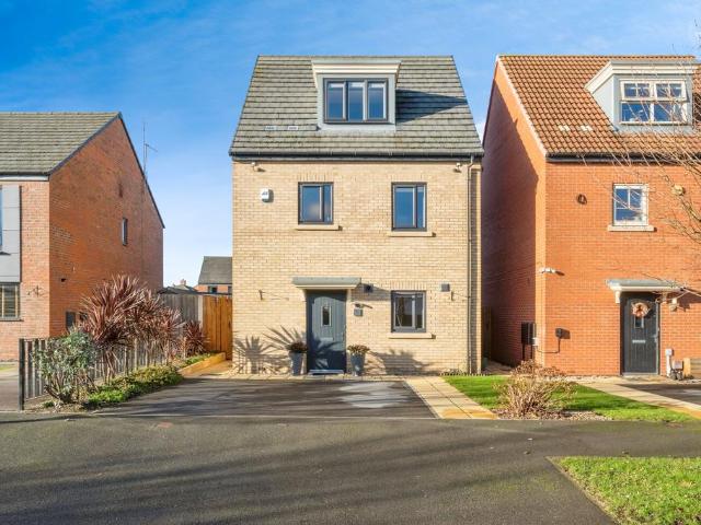 4 bedroom detached house for sale