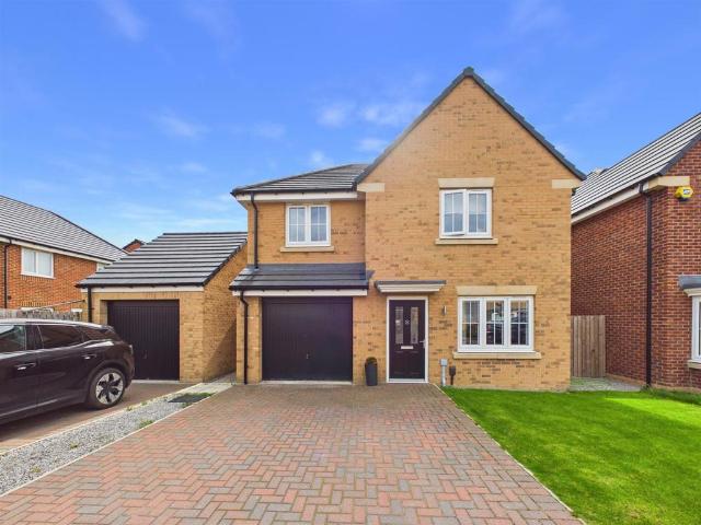 4 bedroom detached house for sale