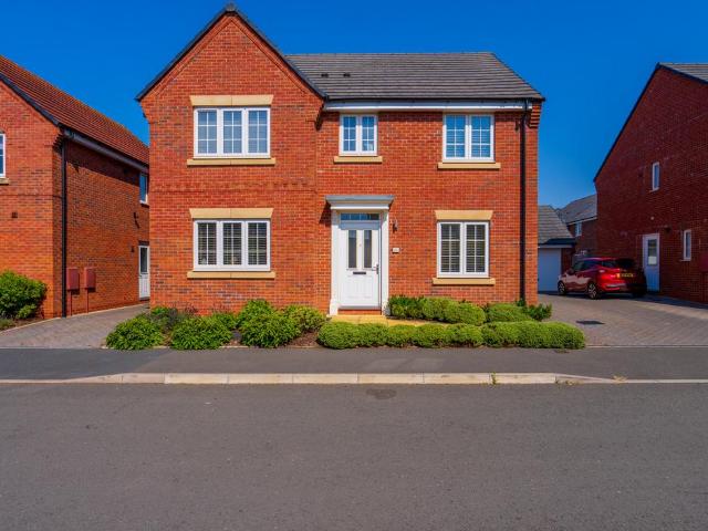 4 bedroom detached house for sale