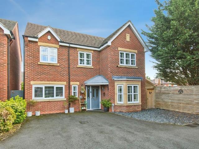 4 bedroom detached house for sale