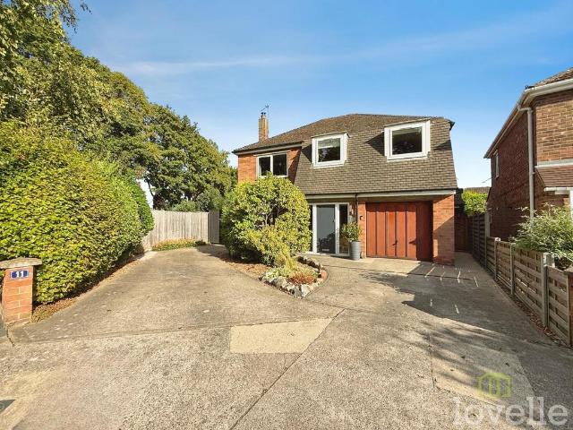4 bedroom detached house for sale