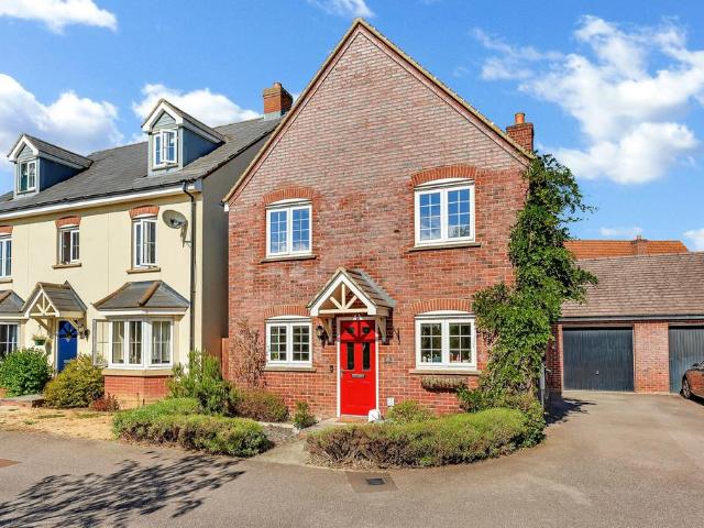 4 bedroom detached house for sale
