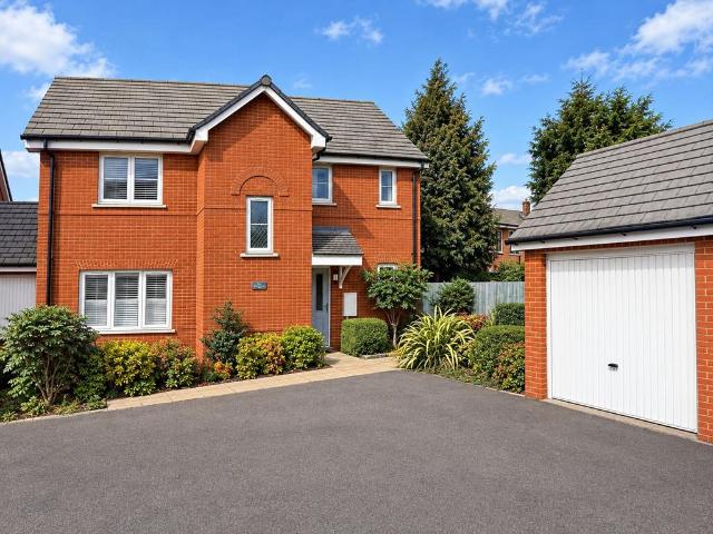 4 bedroom detached house for sale