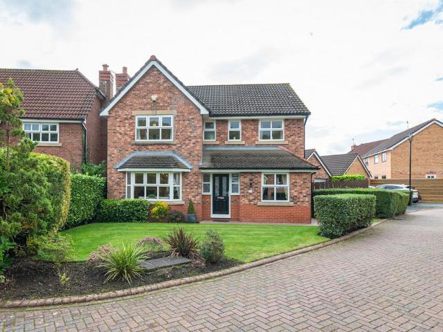 4 bedroom detached house for sale