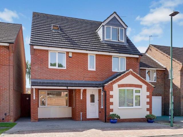 4 bedroom detached house for sale