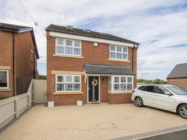 4 bedroom detached house for sale