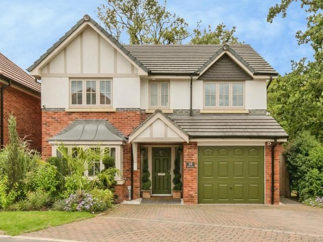 4 bedroom detached house for sale