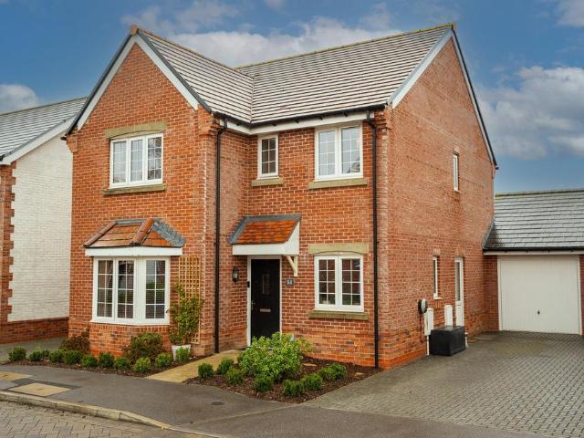 4 bedroom detached house for sale