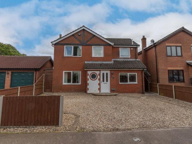 4 bedroom detached house for sale
