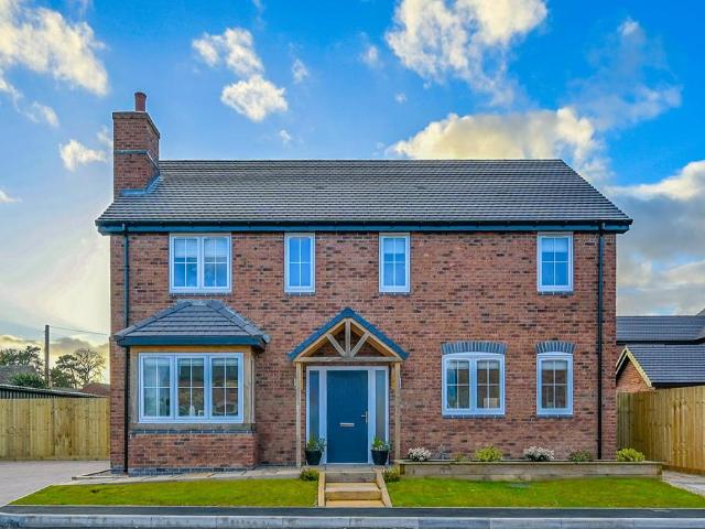 4 bedroom detached house for sale