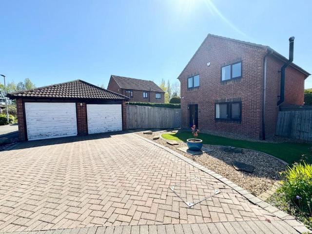 4 bedroom detached house for sale