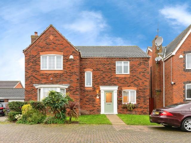 4 bedroom detached house for sale