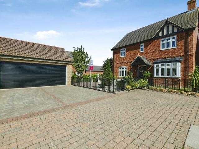 4 bedroom detached house for sale