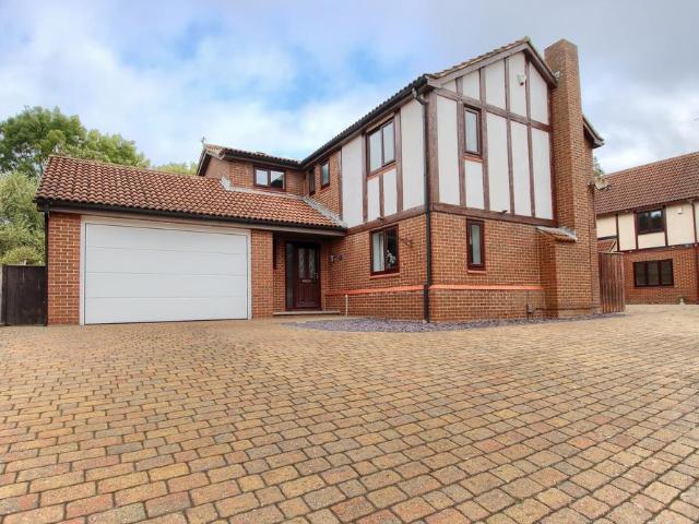 4 bedroom detached house for sale