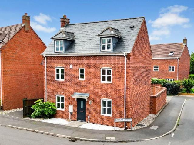4 bedroom detached house for sale