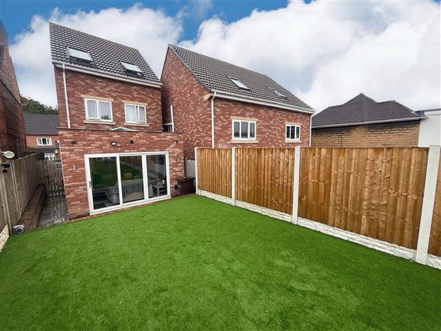 4 bedroom detached house for sale