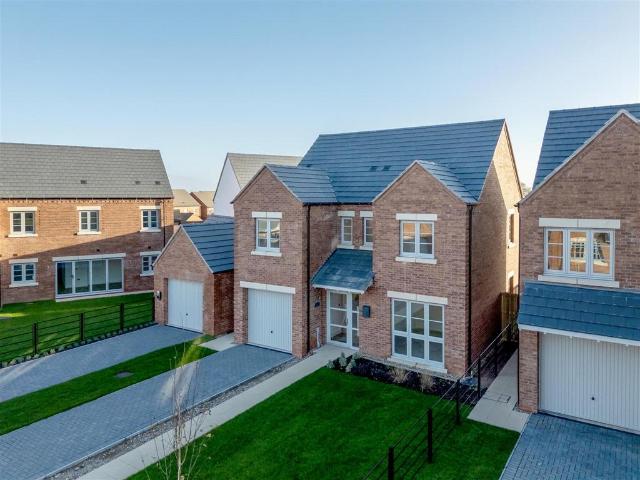 4 bedroom detached house for sale