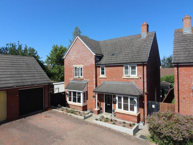 4 bedroom detached house for sale