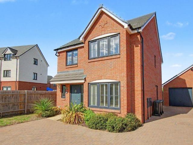 4 bedroom detached house for sale