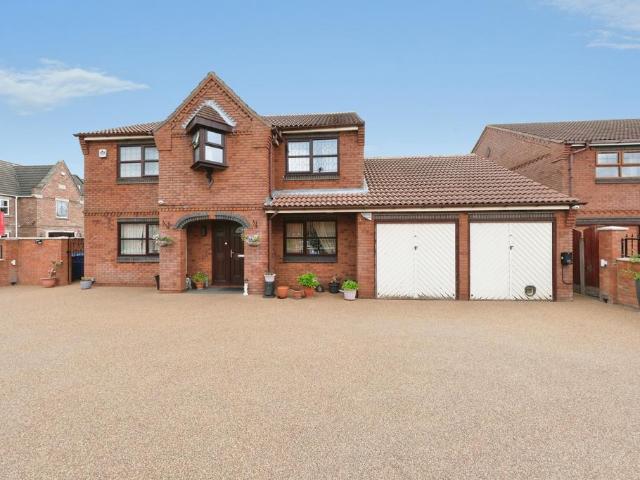 4 bedroom detached house for sale