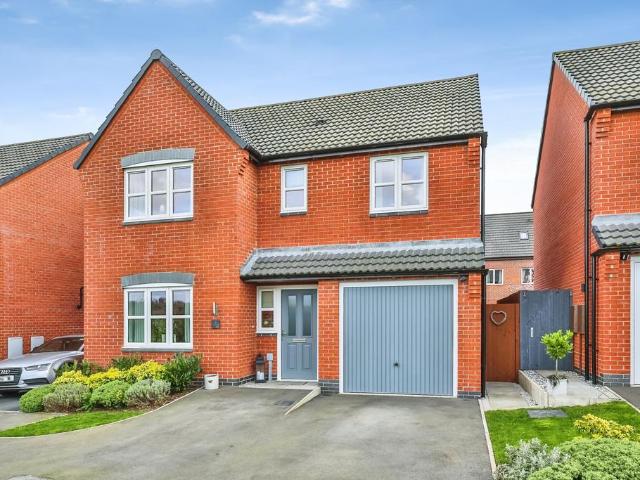 4 bedroom detached house for sale