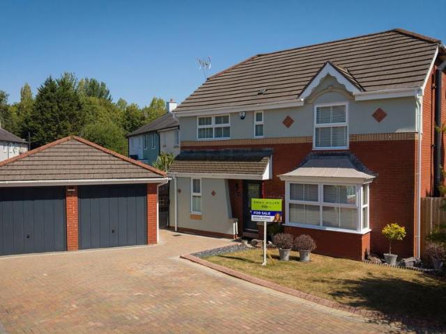 4 bedroom detached house for sale