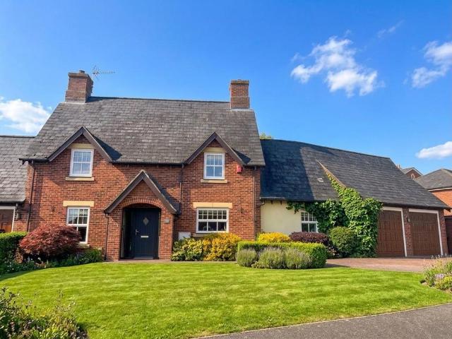 4 bedroom detached house for sale
