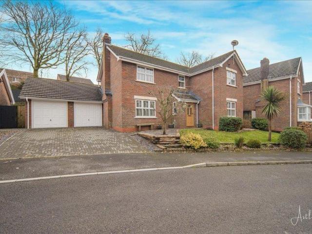 4 bedroom detached house for sale