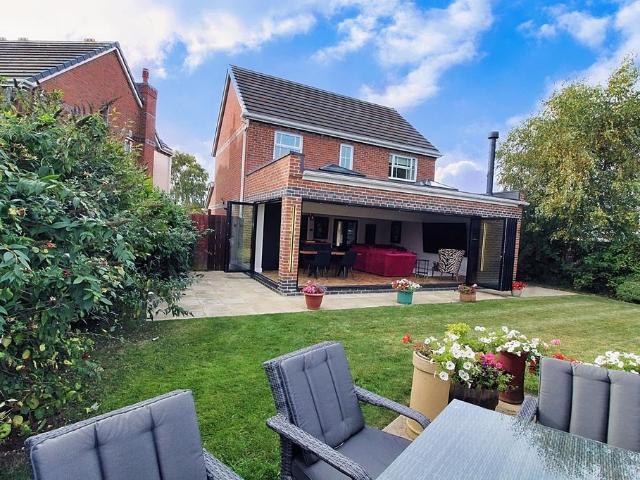 4 bedroom detached house for sale