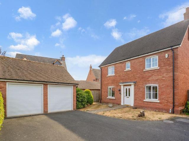 4 bedroom detached house for sale