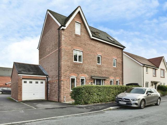 4 bedroom detached house for sale