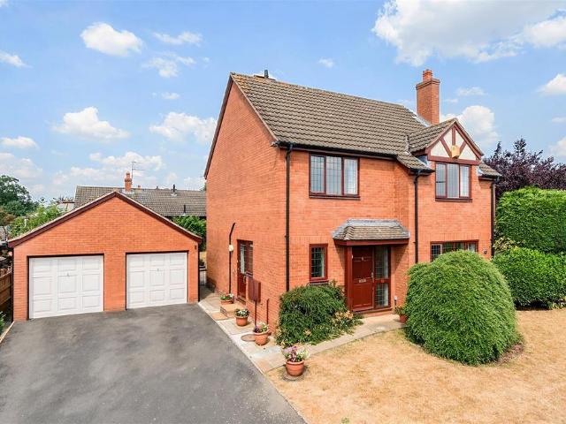 4 bedroom detached house for sale