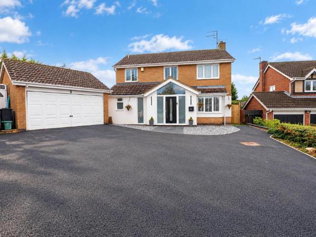 4 bedroom detached house for sale
