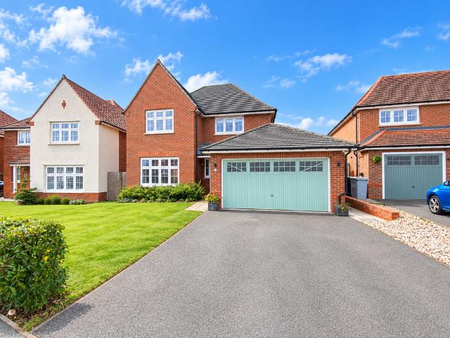 4 bedroom detached house for sale