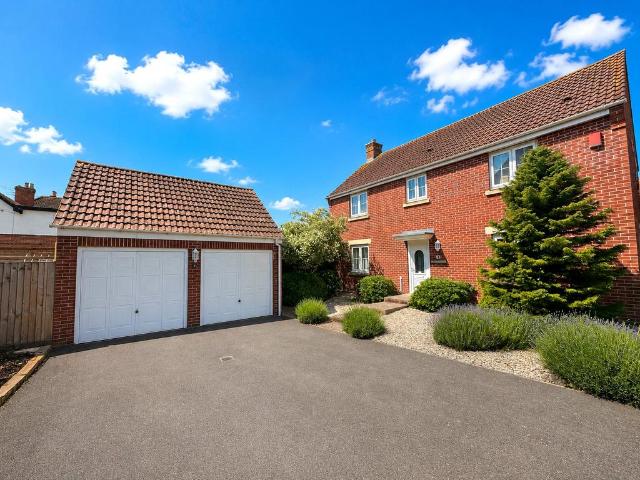 4 bedroom detached house for sale
