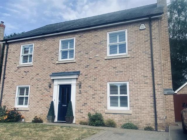 5 bedroom detached house for sale