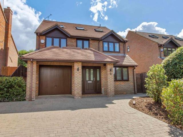 4 bedroom detached house for sale