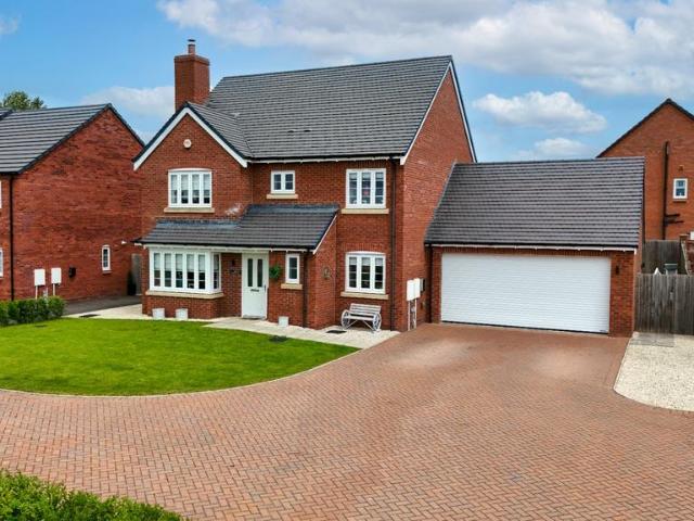 4 bedroom detached house for sale
