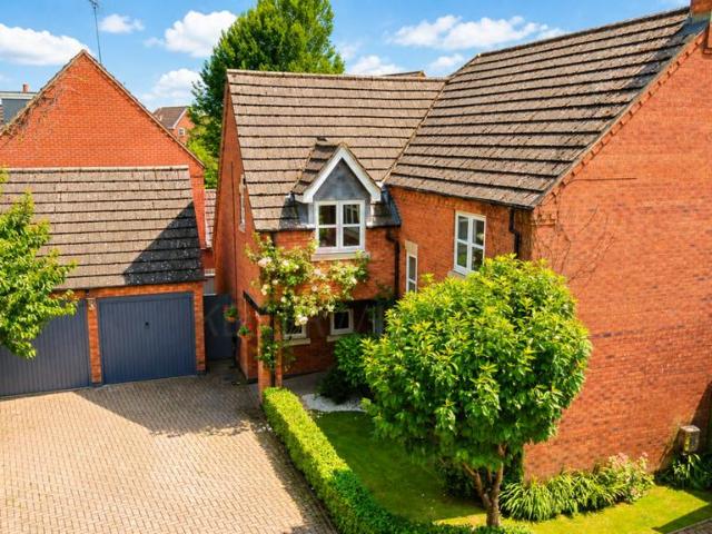 4 bedroom detached house for sale