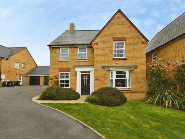 4 bedroom detached house for sale